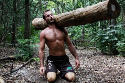 erwan-kneelingtoliftlog